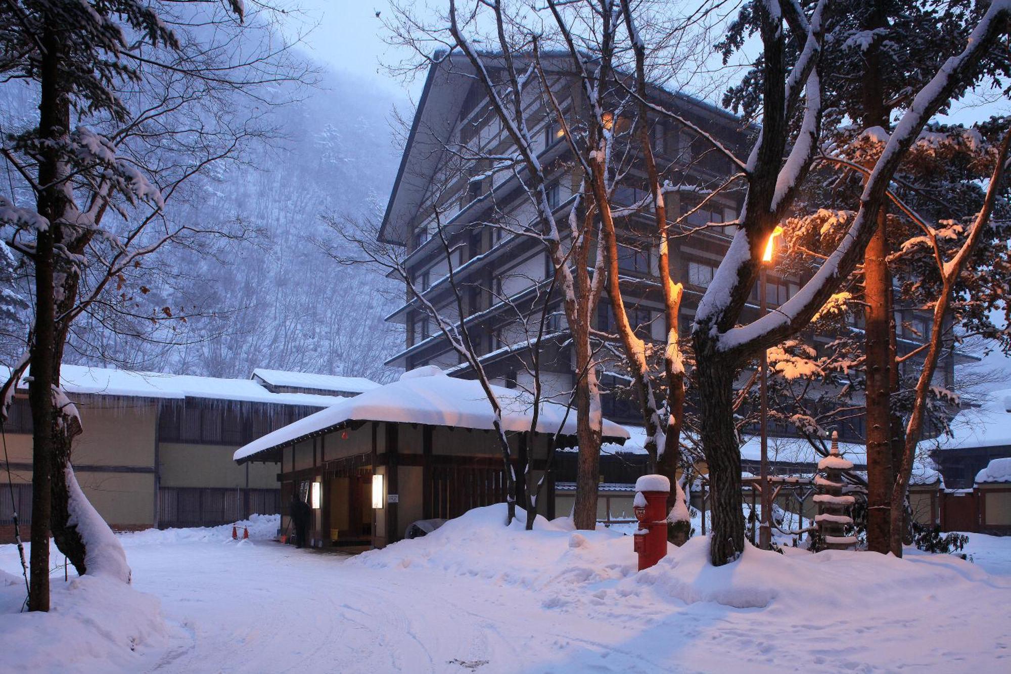 ホテル 彩り湯かしき花と華 日光市 エクステリア 写真